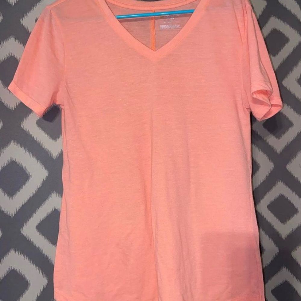 salmon workout v neck